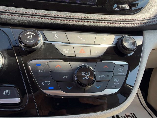 Used 2017 Chrysler Pacifica Limited w/ Tire & Wheel Group FWD image 23