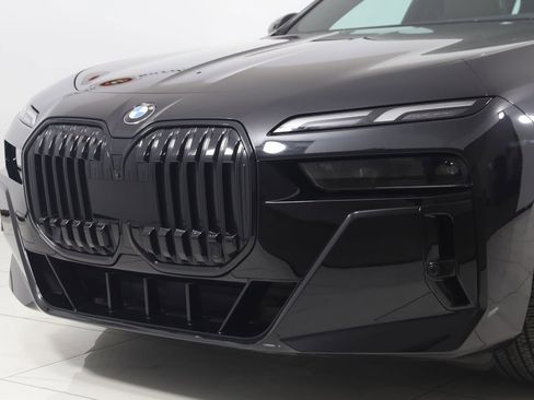 Used 2023 BMW 740i w/ Parking Assistance Package image 76