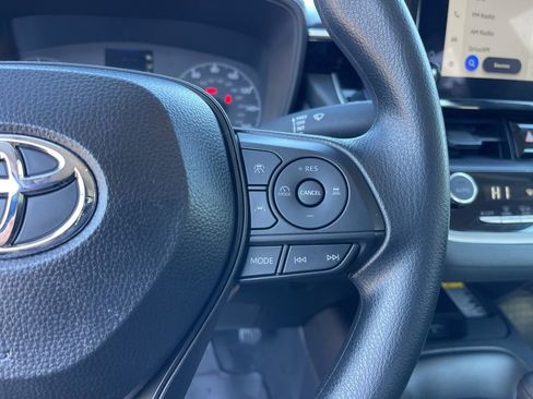 Used 2025 Toyota Corolla LE image 19