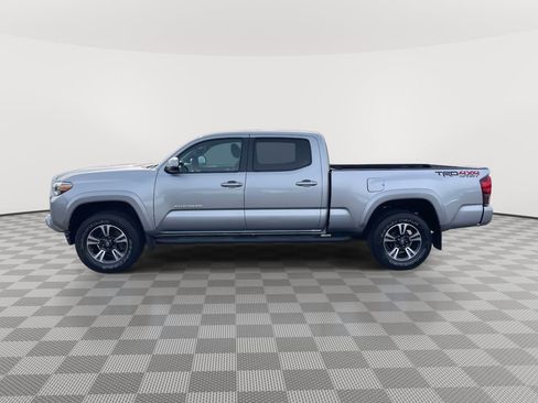 Used 2018 Toyota Tacoma TRD Sport image 4