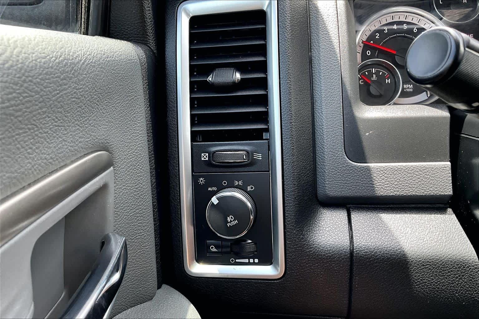 Used 2016 RAM 1500 Lone Star RWD image 32