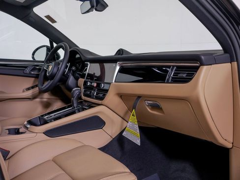 New 2026 Porsche Macan image 8