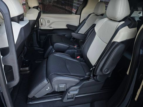 Certified 2026 Toyota Sienna Limited FWD image 11