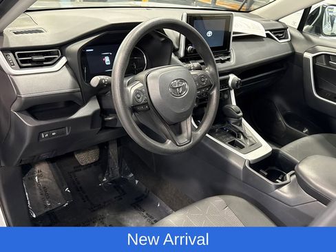Used 2025 Toyota RAV4 XLE AWD/4WD image 6