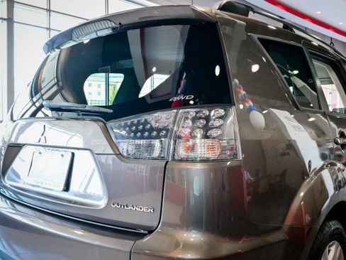 Used 2010 Mitsubishi Outlander SE AWD/4WD image 11