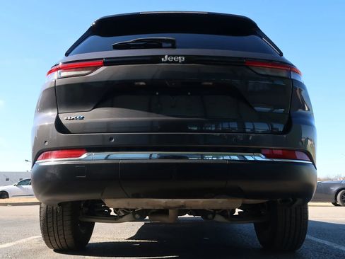 Used 2024 Jeep Grand Cherokee Limited 4xe image 11