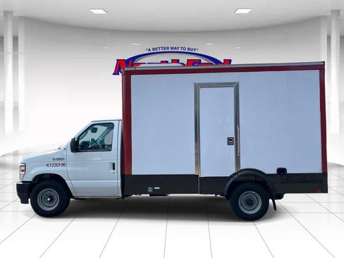 Used 2024 Ford E-350 and Econoline 350 Super Duty w/ Power Windows & Locks Group RWD image 4