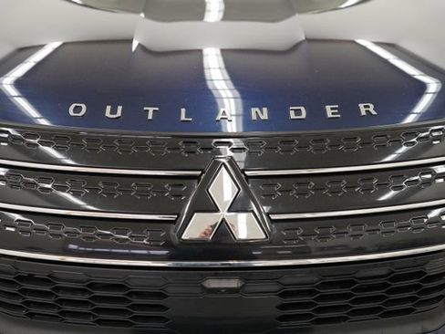 Used 2023 Mitsubishi Outlander SE image 85