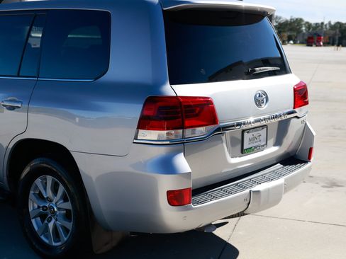 Used 2017 Toyota Land Cruiser image 33