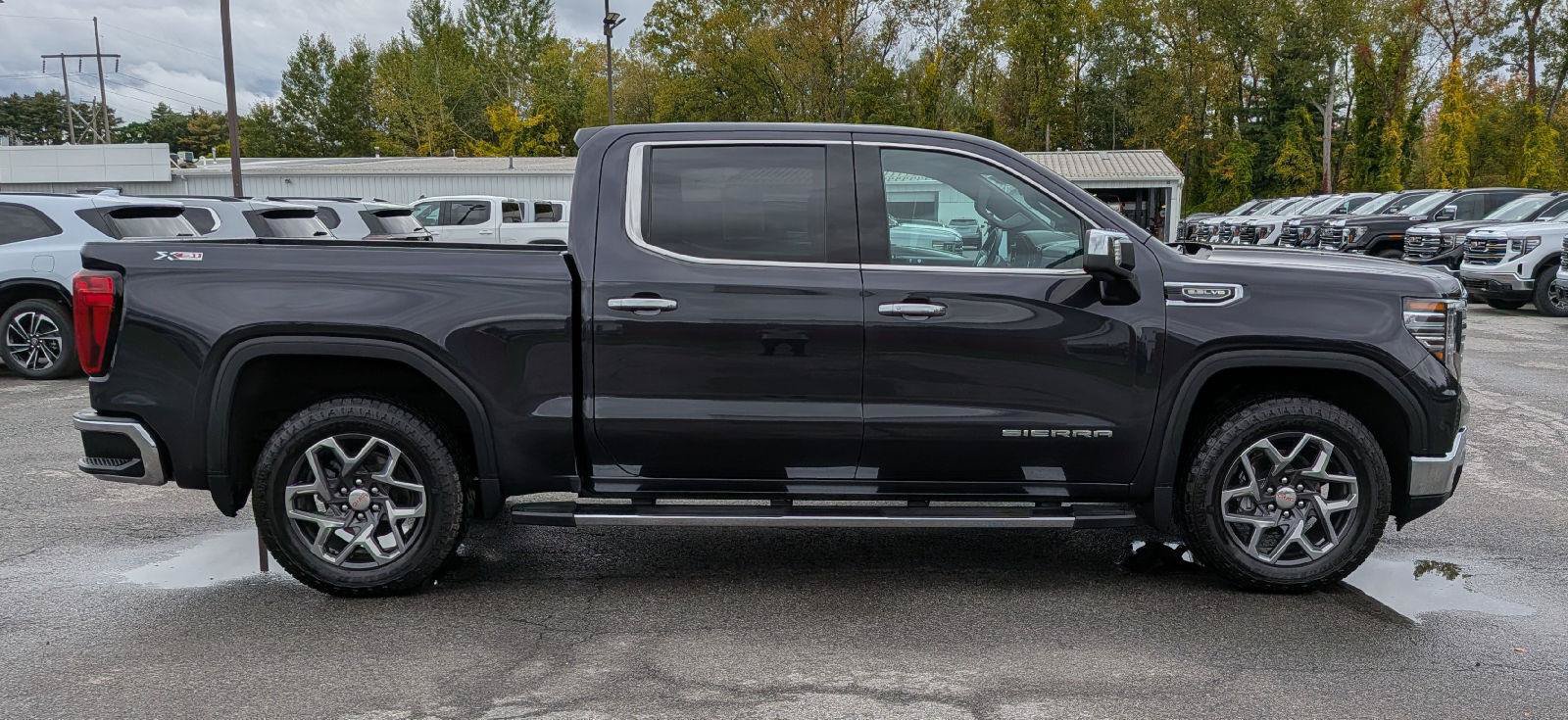 Used 2023 GMC Sierra 1500 SLT w/ SLT Premium Package AWD/4WD image 6