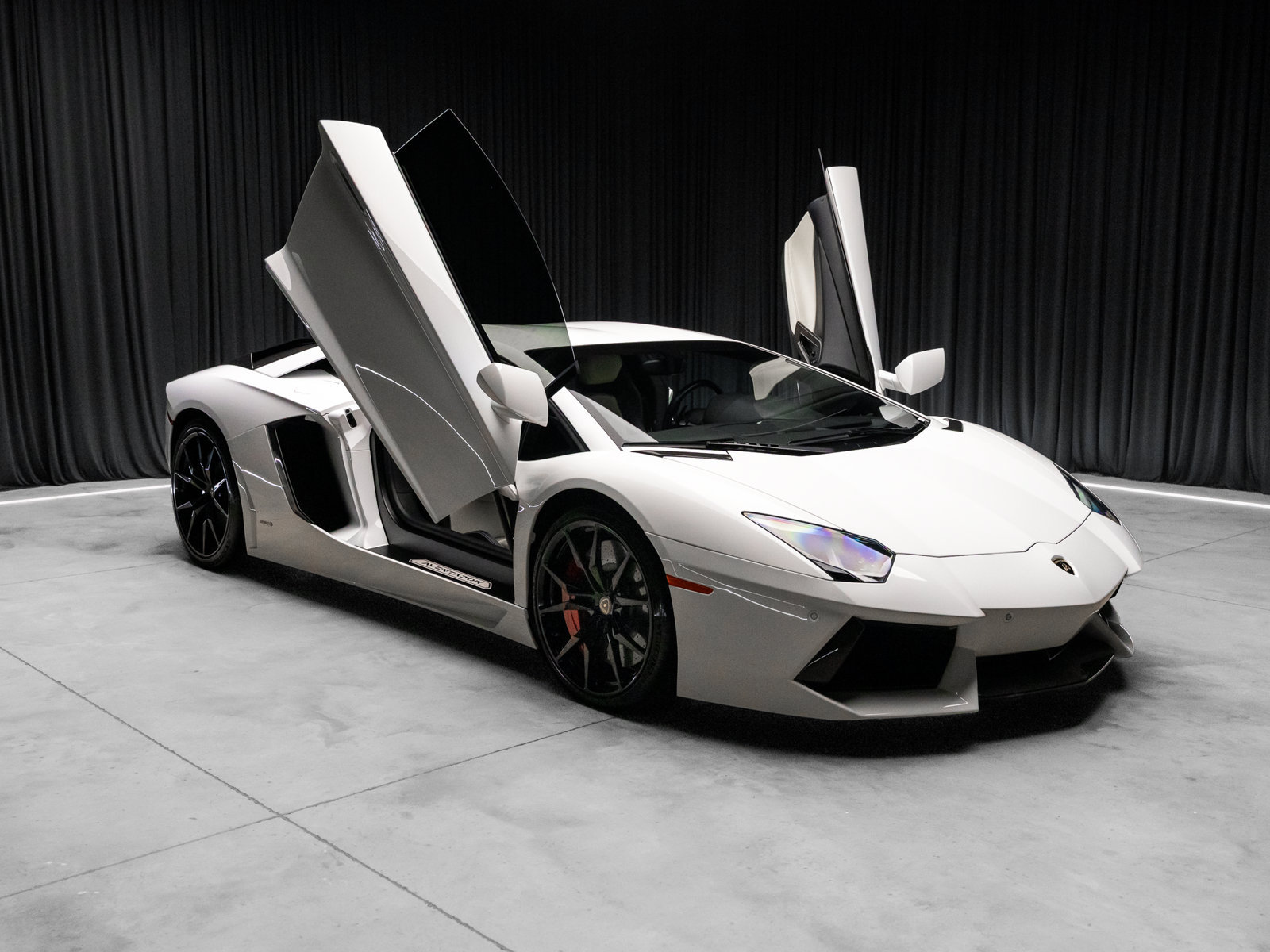 Used 2014 Lamborghini Aventador LP 700-4 AWD/4WD image 3