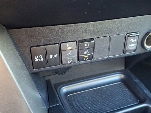 Used 2013 Toyota RAV4 Limited image 23