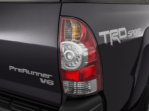 Used 2014 Toyota Tacoma PreRunner w/ TRD Sport Package RWD image 16