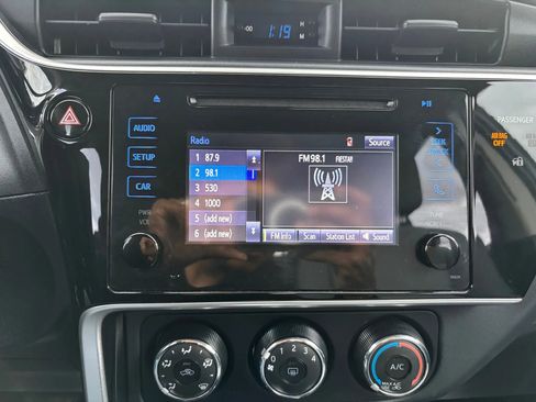Used 2017 Toyota Corolla SE FWD image 19
