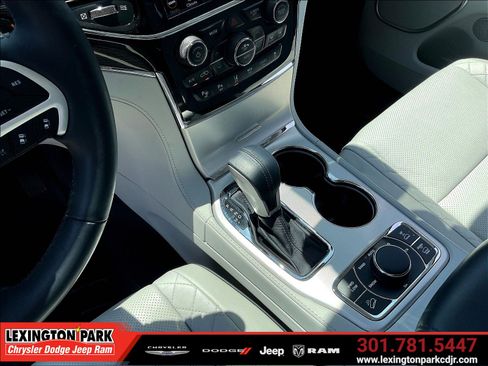 Used 2021 Jeep Grand Cherokee Summit AWD/4WD image 17