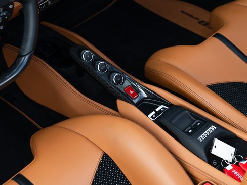 Used 2022 Ferrari F8 Tributo RWD image 25