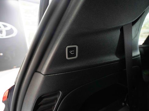 Used 2025 Chrysler Pacifica Limited FWD image 29