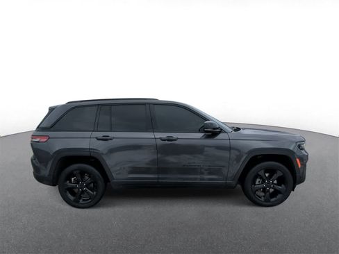 Certified 2024 Jeep Grand Cherokee Altitude image 9