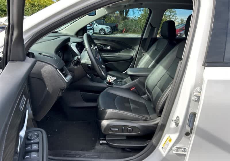 Used 2024 GMC Terrain SLT w/ Infotainment Package II AWD/4WD image 2