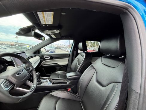 Used 2025 Jeep Compass Limited AWD/4WD image 32