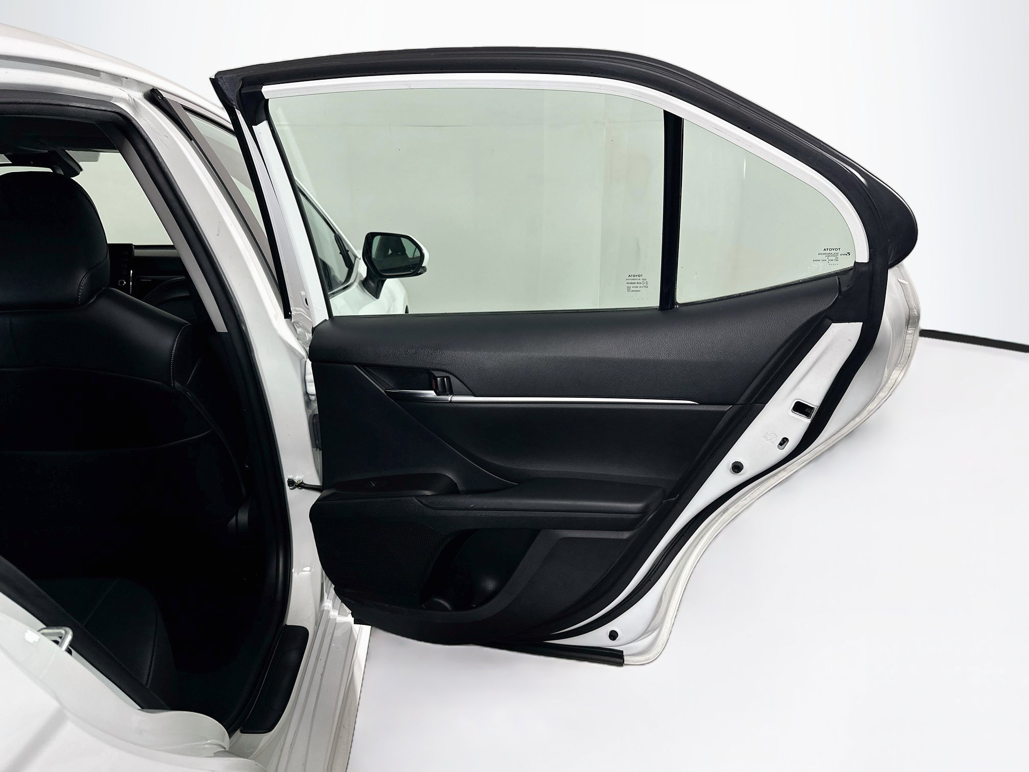 Used 2022 Toyota Camry SE w/ Audio Upgrade Package FWD image 29