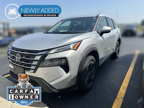 Used 2025 Nissan Rogue SV AWD/4WD image 1