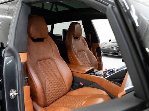 Used 2019 Lamborghini Urus image 24