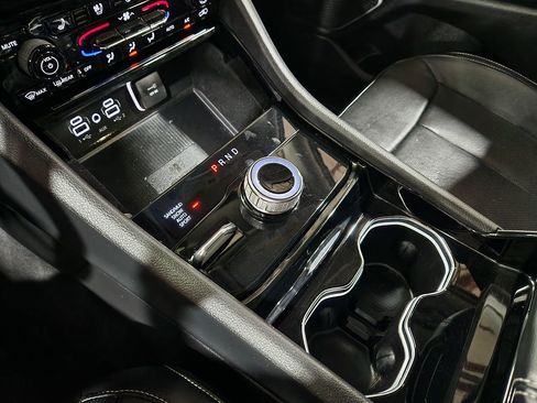 Used 2023 Jeep Grand Cherokee Limited w/ Luxury Tech Group II image 42