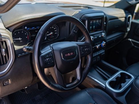 Used 2022 GMC Sierra 2500 AT4 w/ AT4 Premium Plus Package AWD/4WD image 9
