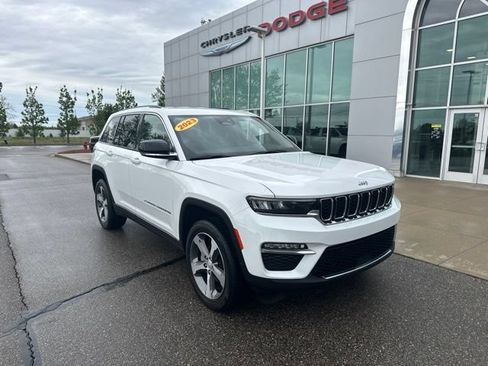 Used 2023 Jeep Grand Cherokee Limited AWD/4WD image 3