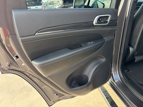 Used 2020 Jeep Grand Cherokee Limited image 17