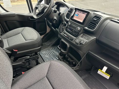 New 2026 RAM ProMaster 2500 w/ Quick Order Package 22G SLT image 16