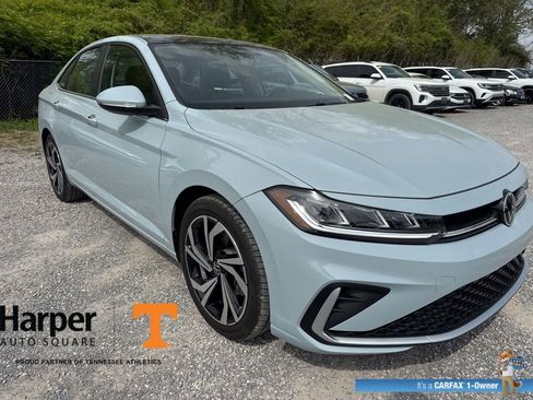 Used 2025 Volkswagen Jetta SEL image 7