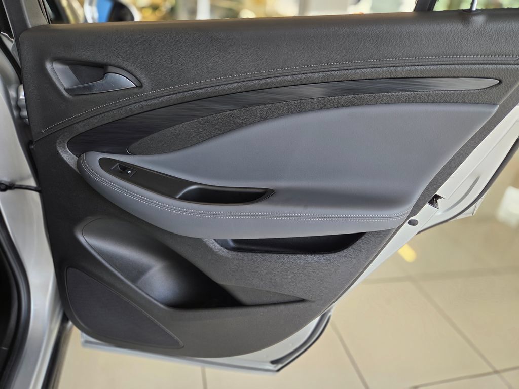 Used 2019 Buick Envision Essence FWD image 26