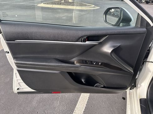 Used 2023 Toyota Camry SE image 14