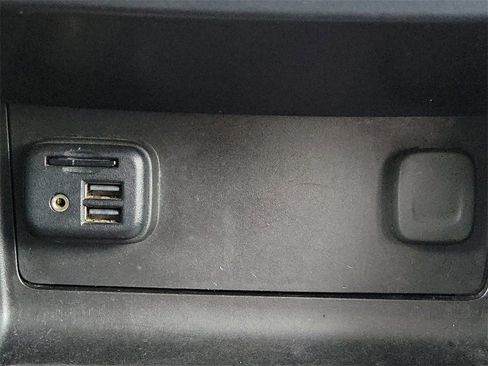 Used 2019 Chevrolet Colorado Z71 image 30