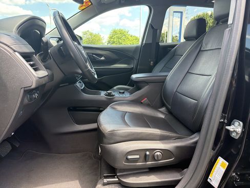 Used 2024 GMC Terrain SLT AWD/4WD image 16