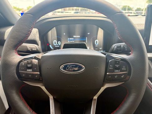 Used 2025 Ford Explorer ST-Line w/ Premium Package RWD image 18