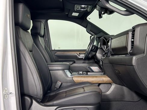 Used 2024 Chevrolet Silverado 2500 High Country w/ High Country Premium Package image 11