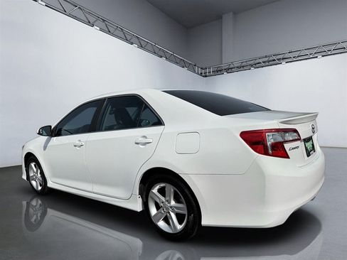 Used 2014 Toyota Camry SE FWD image 5