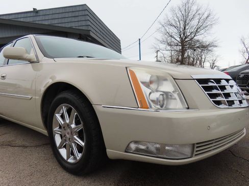 Used 2011 Cadillac DTS Luxury image 17