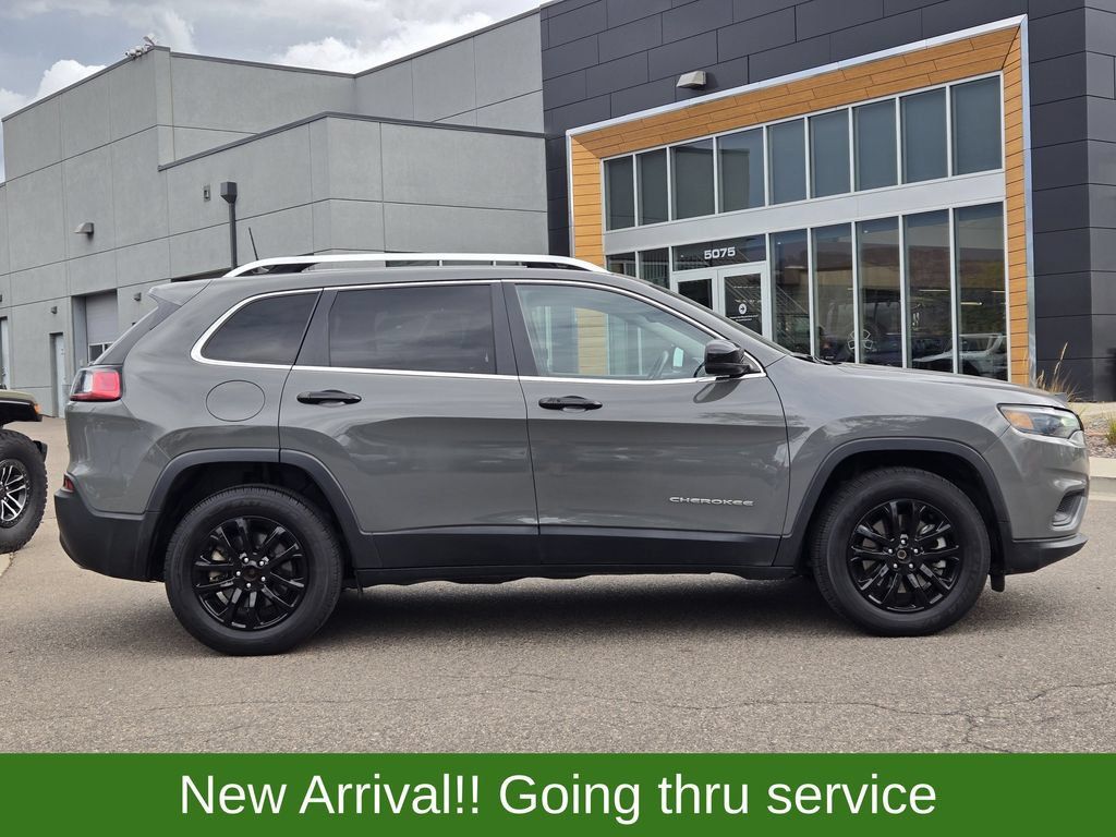 Used 2021 Jeep Cherokee Latitude Lux w/ Comfort/Convenience Group AWD/4WD image 4