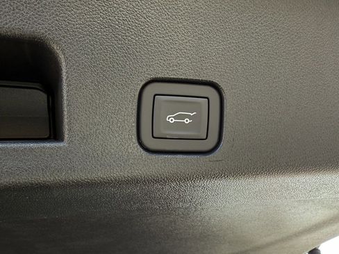 New 2025 GMC Acadia Elevation w/ Elevation Premium Package image 8