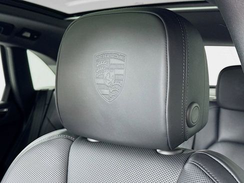 Certified 2025 Porsche Macan image 14