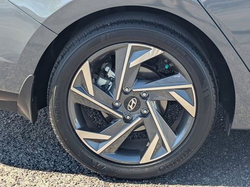 Used 2024 Hyundai Elantra SEL w/ Convenience Package image 9