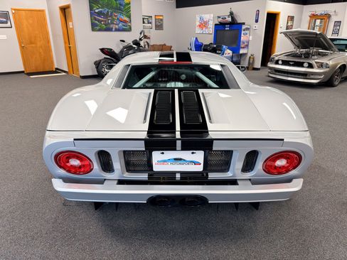 Used 2005 Ford GT RWD image 40
