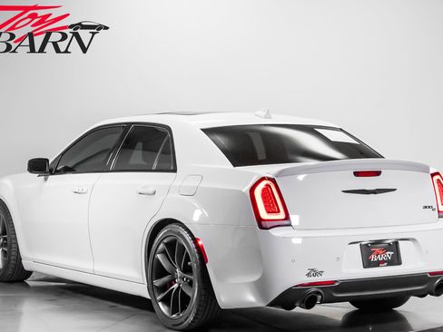 Used 2023 Chrysler 300 C RWD image 3