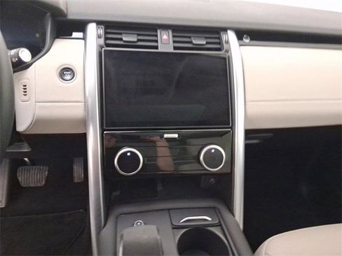 Used 2024 Land Rover Discovery S image 21