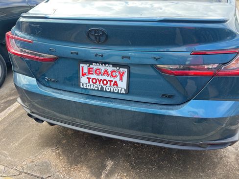 Used 2025 Toyota Camry SE image 9