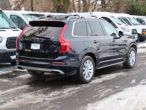 Used 2017 Volvo XC90 T6 Momentum w/ Vision Package image 5